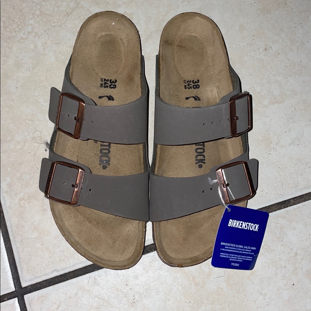 women’s Arizona Birkenstock size 7-7.5 (38)Sandals slides-stone